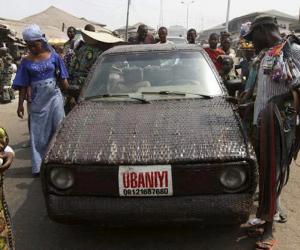 A weaver based in Ibadan, Nigeria has taken the age-old craft of weaving to new heights by weaving the entire body of a car. 