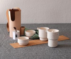 Mosey is a portable tea set designed by Jie Chen to preserve the traditional Chinese tea ceremony in the modern world.  