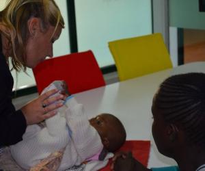 The Totohealth workers help parents take care of their children.