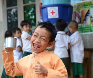 Image: https://www.facebook.com/lifestraw/?fref=ts