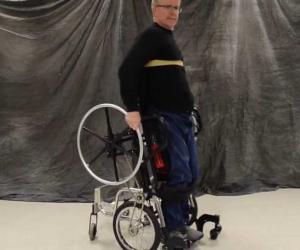 Standing wheelchair
