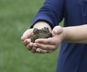 Jalila Essaïdi’s project turns cow dung into textiles 