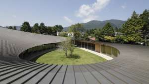 Sengokubara residence by Shigeru Ban. 