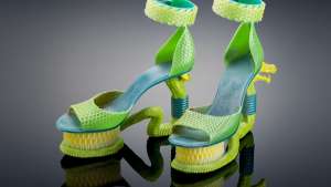 Extreme Serpent shoes in green by Michaella Janse van Vuuren 3D printed on Stratasys Connex3. Image: Yoram Reshef. 