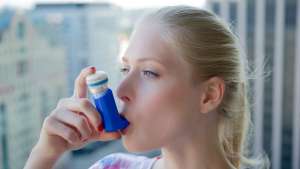 Gecko Health, an MIT spinout, has designed a smart inhaler that links to an app and helps asthma sufferers monitor their prescriptions and prevent attacks. Image: Gecko Health