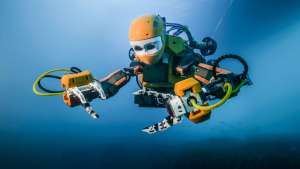 Humanoid robot recovers sunken treasure 